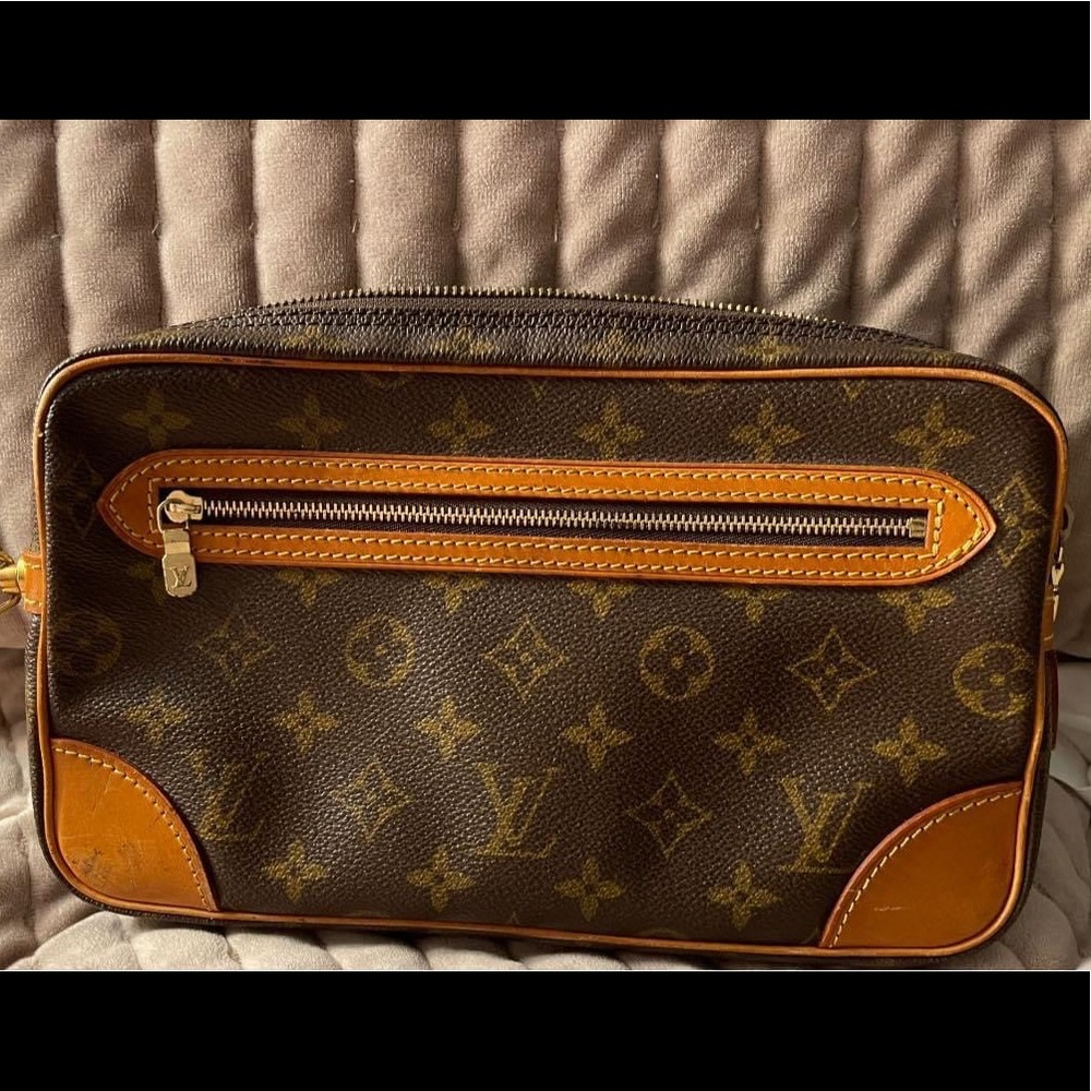Authentic Louis Vuitton Vintage Wristbag. Good condition w/ minimal aging marks.